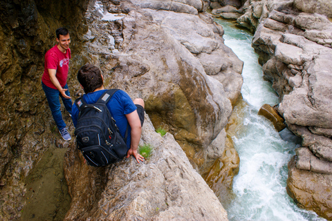 &quot;Pëllumbas grotta och Erzeni River: Vandring och simning&quot;