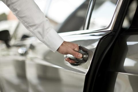 Lisbon: Private Transfer between the Airport & Sesimbra Area
