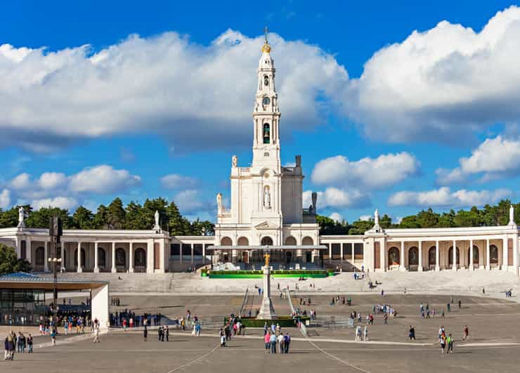 Private Airport Transfer either to or from the Fatima Area | GetYourGuide