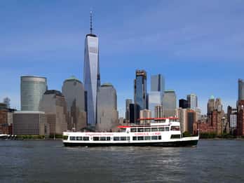 New York: Hafenrundfahrt bei Nacht ohne Anstehen New York: Hafenrundfahrt bei Nacht ohne Anstehen