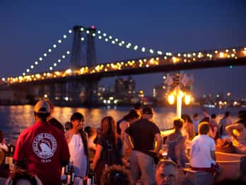 New York: Hafenrundfahrt bei Nacht ohne Anstehen New York: Hafenrundfahrt bei Nacht ohne Anstehen