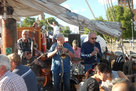 Zarpa desde Oslo: crucero de 3 horas con jazz y buféOslo: crucero de 3 horas con jazz y bufé