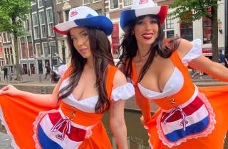 Amsterdam: Private Bar Hopping Tour mit Barmädchen und Shots