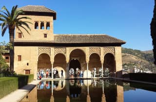 Alhambra Private Tour: Nasridenpaläste, Alcazaba & Generalife