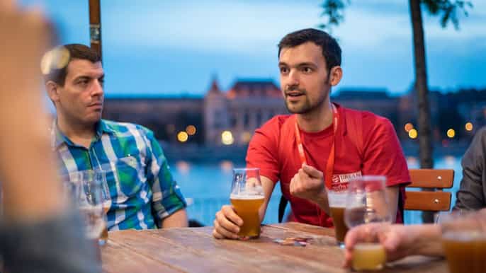 experiencias lonely planet recorrido local de cerveza artesanal en budapest