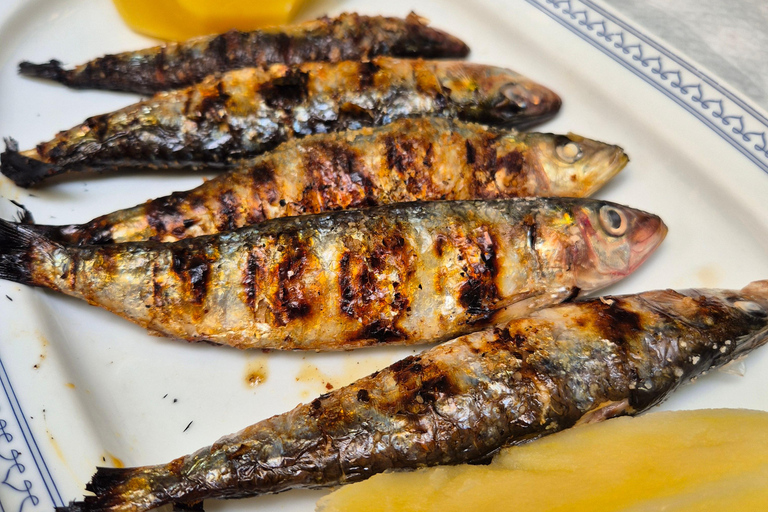 Tour gastronómico em pequenos grupos em Lisboa: coma e beba como um localTour gastronómico com guia inglês