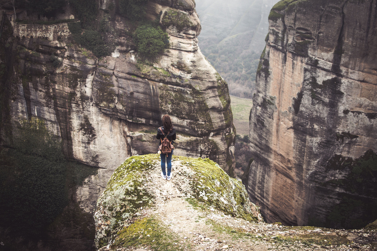 Delphi and Meteora: 2-Day Bus Tour from Athens