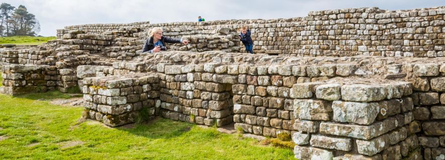 Rosslyn Chapel and Hadrian's Wall Small Group Day Tour