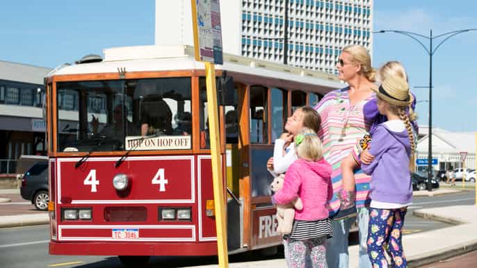 fremantle hopon hopoff tram tour