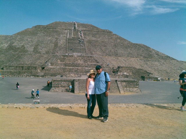 Visit Private Tour: Teotihuacan and Guadalupe Shrine in Los Alpes