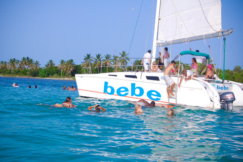 Catamarã particular em Punta Cana (grupo pequeno)