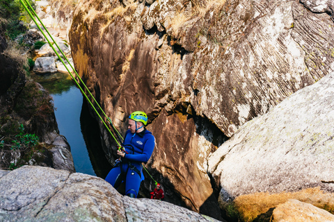 Do Porto: Viagem de Canyoning no Parque Nacional do Gerês