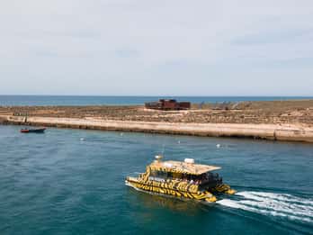 From Faro: Catamaran Boat Trip to Deserta Island with Stop