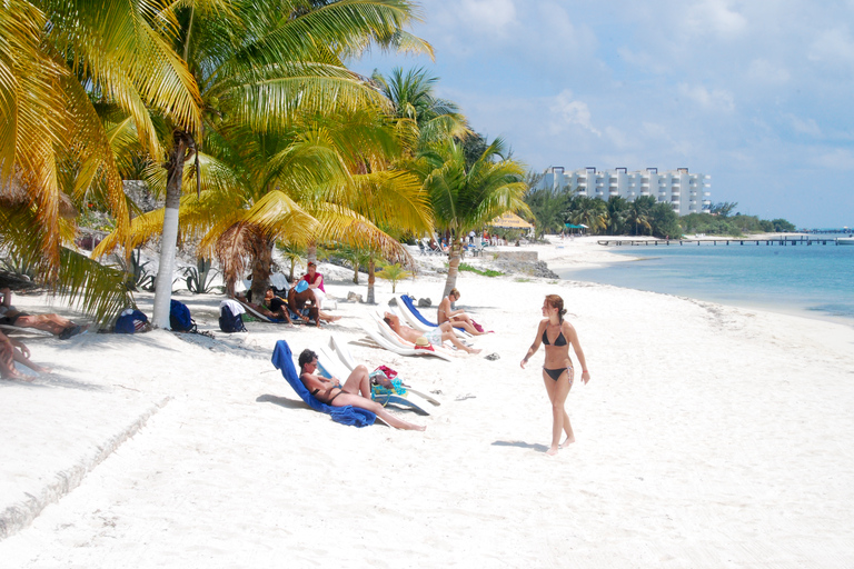 Isla Mujeres: Katamaran mit Open Bar, Schnorcheln und MittagessenTour mit offener Bar