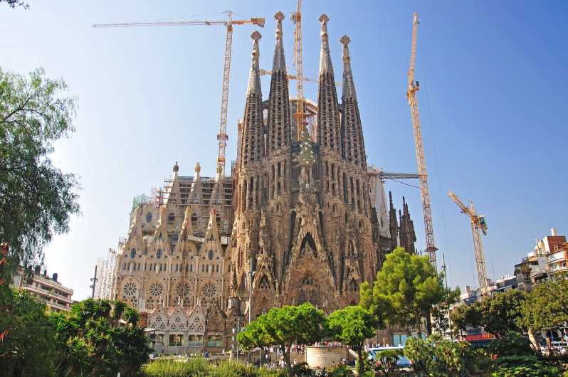Barcelona: Sagrada Familia and Park Güell Tour Combo
