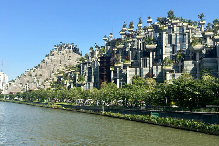 Shanghai: Suzhou Creek E-Scooter Tour with Snacks