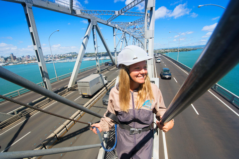 Most Auckland Harbour Bridge: wspinaczka na mostWspinaczka na most Auckland Harbour Bridge wraz z transportem w obie strony