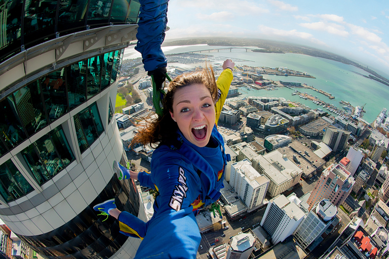 Auckland: SkyJump with Sky Tower Entry Ticket