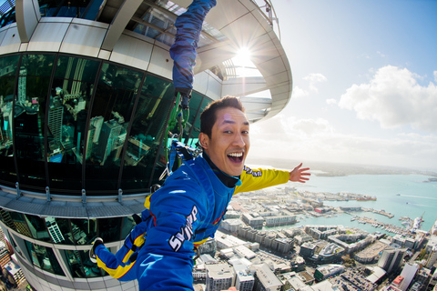 Auckland: SkyJump with Sky Tower Entry Ticket