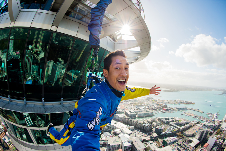 Auckland: SkyJump with Sky Tower Entry Ticket