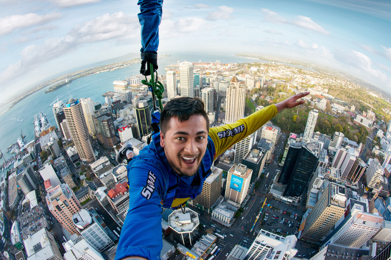 Auckland: SkyJump with Sky Tower Entry Ticket