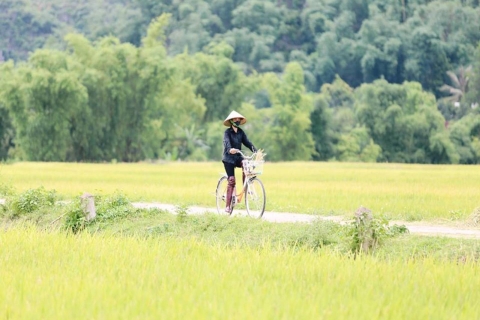 Desde Hanoi: excursión de 2 días por el valle de Mai Chau y tribus de las colinas