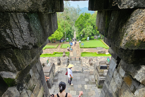 Yogyakarta; Alba/ Salita al Borobudur e Tempio di PrambananAlba a Borobudur, salita in cima e tour del tempio di Prambanan