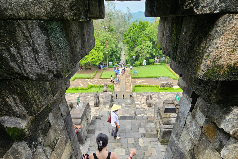 Yogyakarta; Alba/ Salita al Borobudur e Tempio di PrambananAlba a Borobudur, salita in cima e tour del tempio di Prambanan