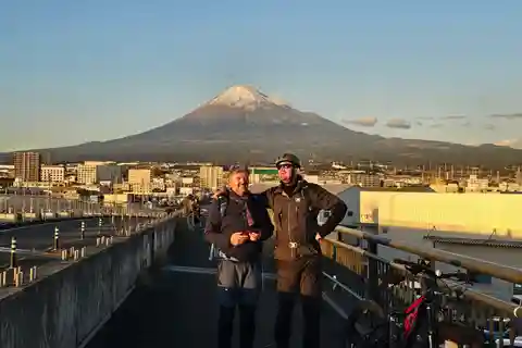 富士山E-Bikeツアー：自然と歴史を探る