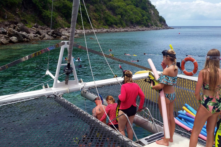 Kitts 4 horas de navegación y snorkel con barra libre y almuerzo