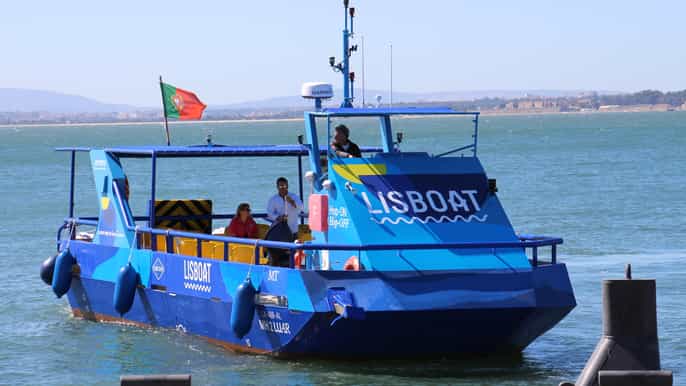 Lisbon: 48-Hour Hop-on Hop-off Bus Ticket and River Cruise
