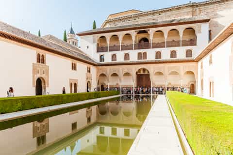 Granada: Alhambra Skip-the-Line Tour with Nasrid Palaces