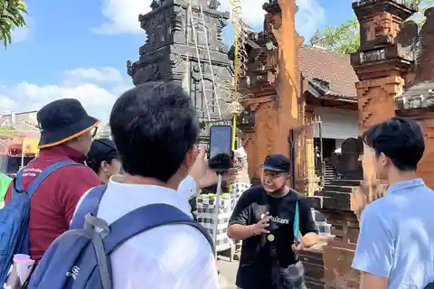 Walking Tour: From Badung Market to Nadhi Heritage