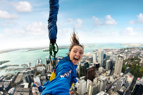 Auckland: SkyJump with Sky Tower Entry Ticket