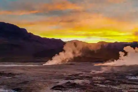 San Pedro de Atacama: El Tatio Geysers & Machuca Lagoon Trip