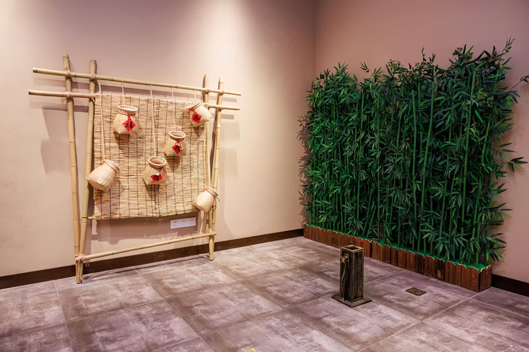 Shenyang: Manchu BanJin Feast with Live Performances Blue Seat（Regular）Meal+Costume+Makeup（ 2 days in advance）