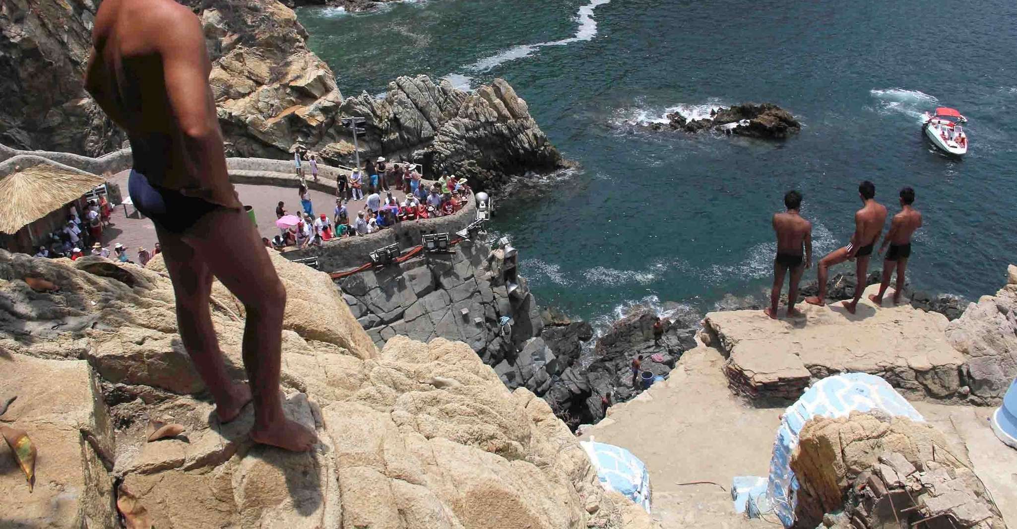 .Acapulco Historia Cultural Tour & Cliff Divers Show w / Almuerzo - Hizvo