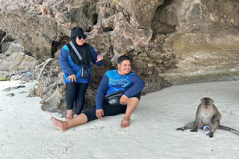 Phuket : Excursion d'une journée aux îles Phi Phi et à la baie de Maya avec déjeuner