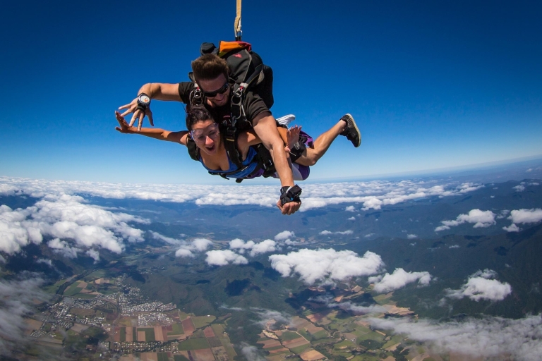 Cairns : saut en parachute en tandem depuis 4 500 m