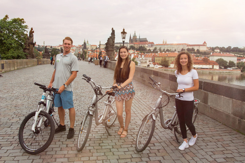 Prag: Privat elcykeltur med upphämtning på hotelletPrags höjdpunkter med el-cykel – 3 timmars privat rundtur