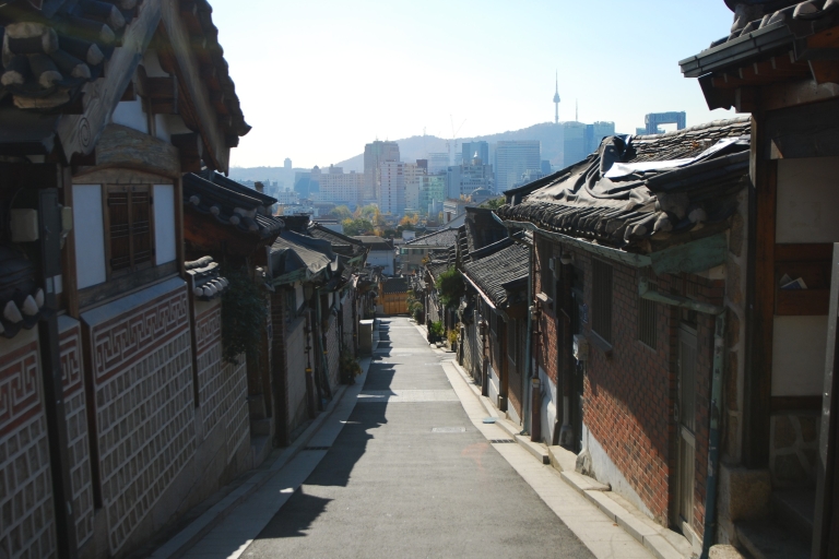 Seul: północne strony Seulu z targiem GwangjangSeul: północna strona Seulu z targiem Gwangjang