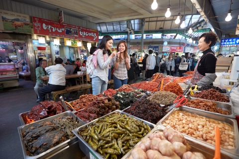 Seúl: Lados norte de Seúl con el mercado de GwangjangSeúl: lado norte de Seúl con el mercado de Gwangjang