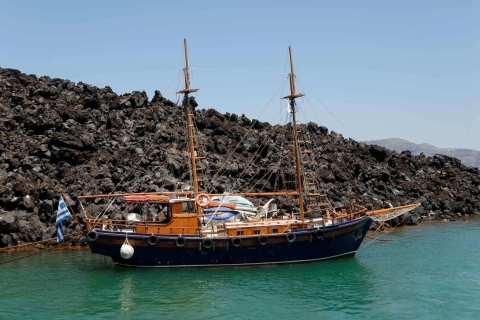 Santorin: Vulkan-Tour und Besuch der Insel ThirasiaSantorin-Vulkan & Thirassia: Bootsfahrt am Vormittag