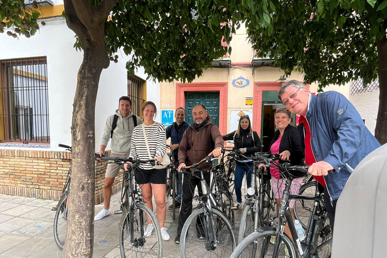 Sevilla: 2,5 uur privérondleiding door de stad per fietsSevilla: 2,5 uur privé stadstour per fiets