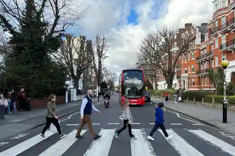 現地ガイドによるロンドン ビートルズ タクシー プライベート ツアー