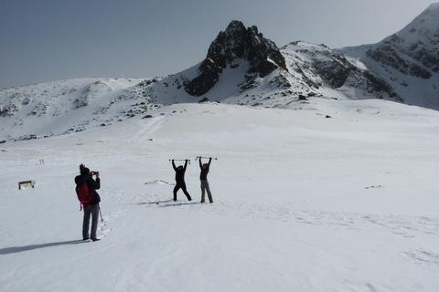 Sofía: Paseo con raquetas de nieve por los siete lagos de Rila y piscinas termales