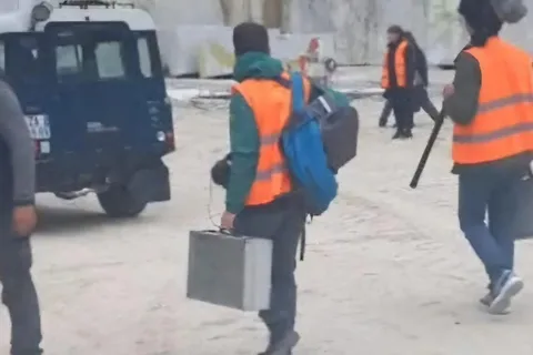 Carrara marble quarries : Off-road marble quarry tour