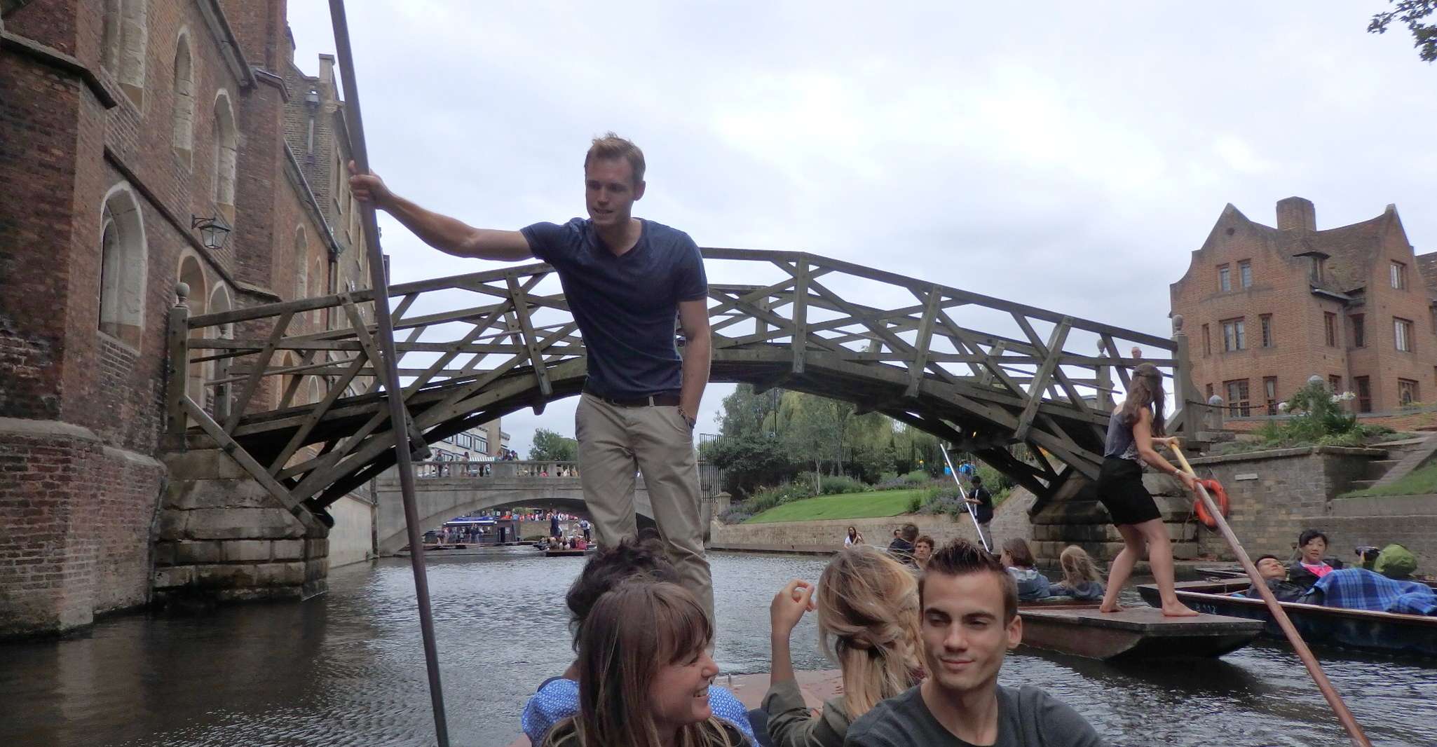 Cambridge, Punting Tour on the River Cam - Housity