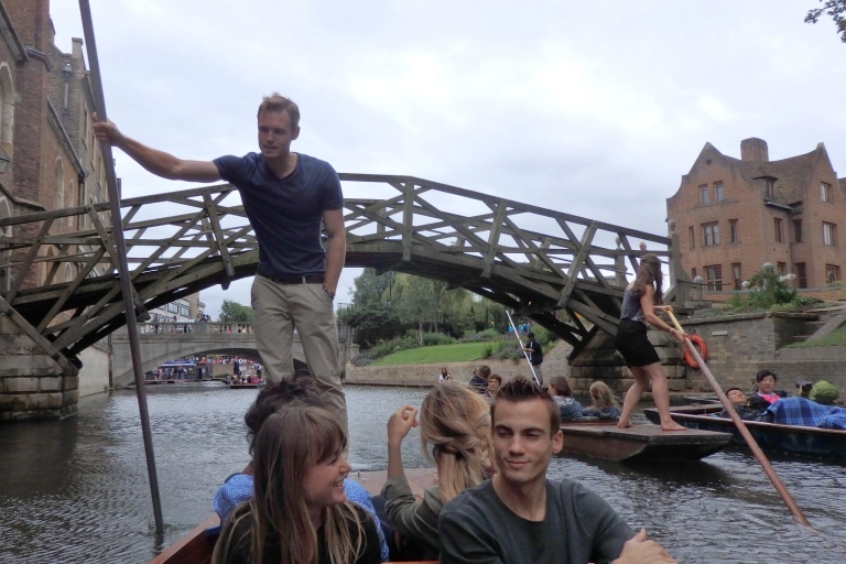 Cambridge: 50-minutowa wycieczka łodzią z przewodnikiem ze studentami