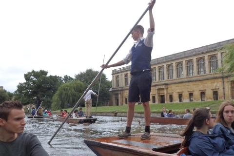 Cambridge: Student-Guided 50-Minute Punting Tour Private Cambridge Student-Guided 50-Minute Punting Tour